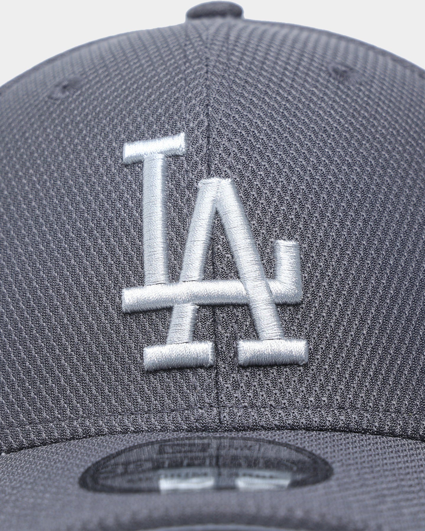 New Era Los Angeles Dodgers 39THIRTY Graphite Mesh Fitted Black/Grey