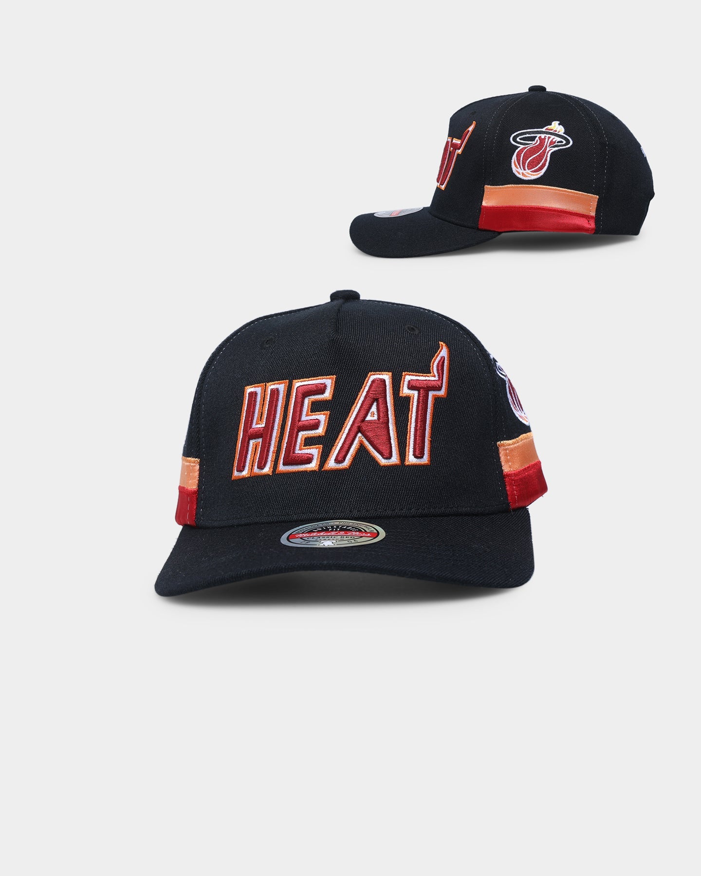 Mitchell & Ness Miami Heat XL Short Hook Classic Red Snapback Black