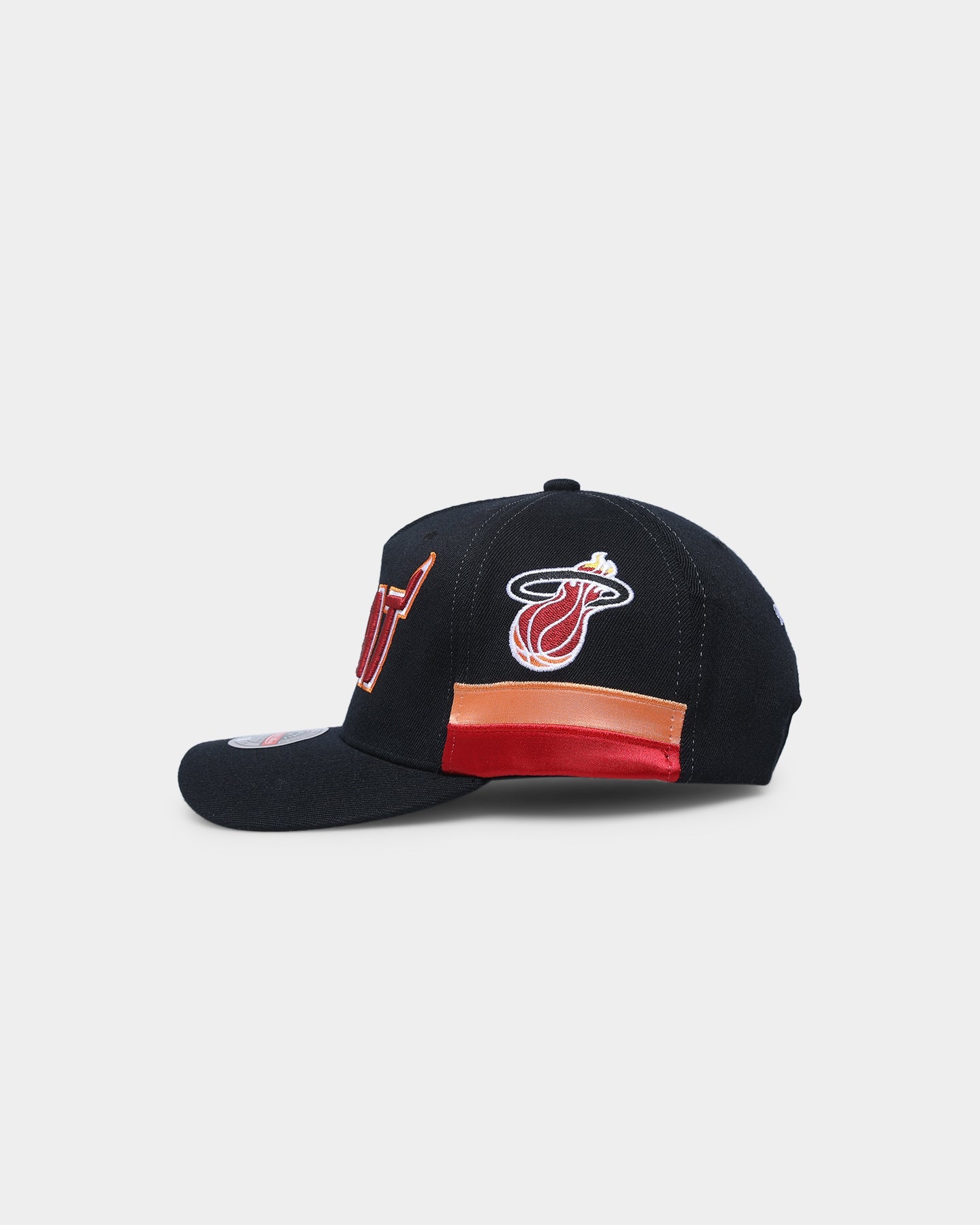 Mitchell & Ness Miami Heat XL Short Hook Classic Red Snapback Black