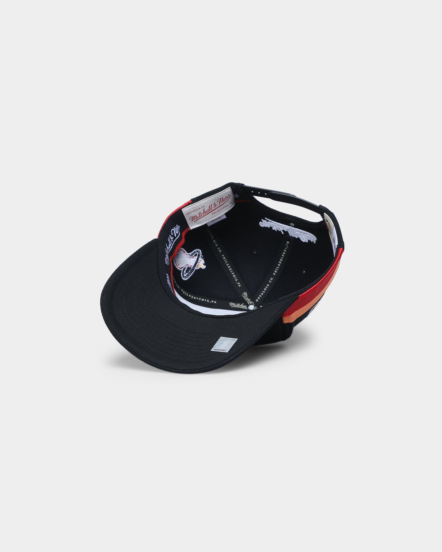 Mitchell & Ness Miami Heat XL Short Hook Classic Red Snapback Black