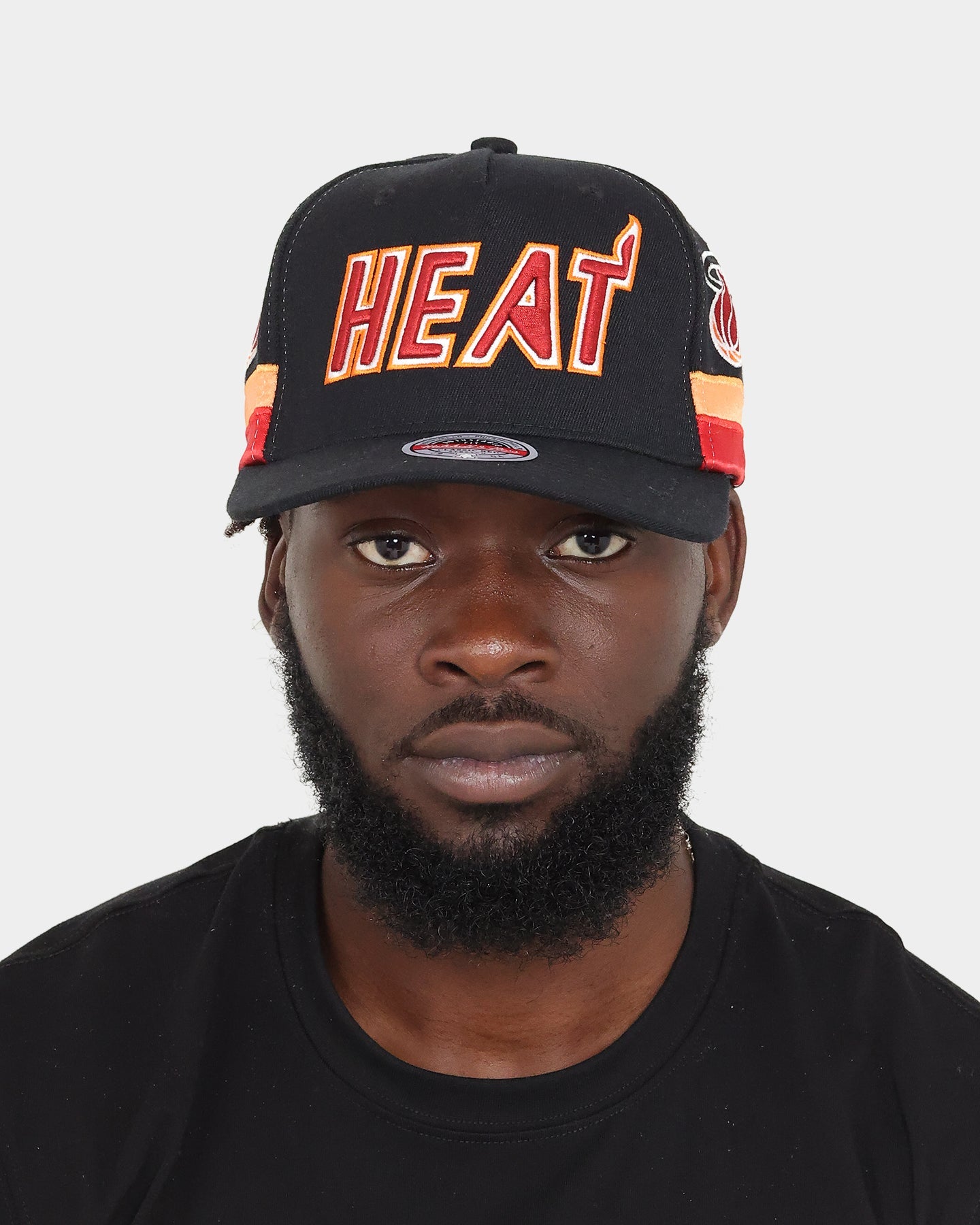 Mitchell & Ness Miami Heat XL Short Hook Classic Red Snapback Black