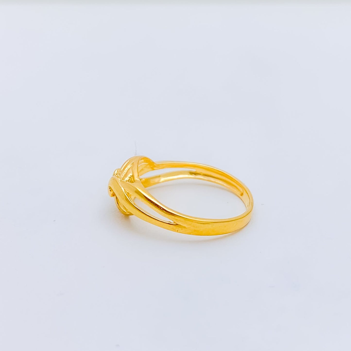 Upscale Modern Leaf Ring