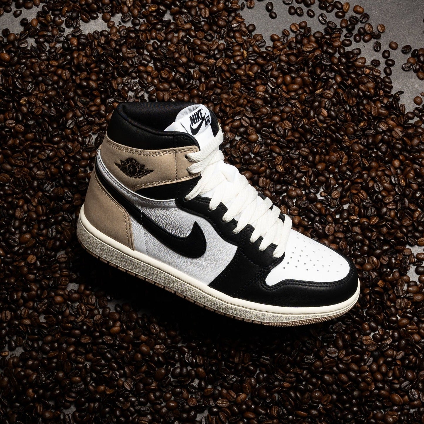 Women's Air Jordan 1 Retro High OG 'Latte' - Black/Legend Medium Brown